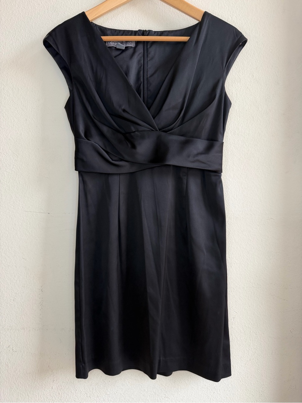 Donna Ricco New York Black Sheath V-Neck Draped Cocktail Dress